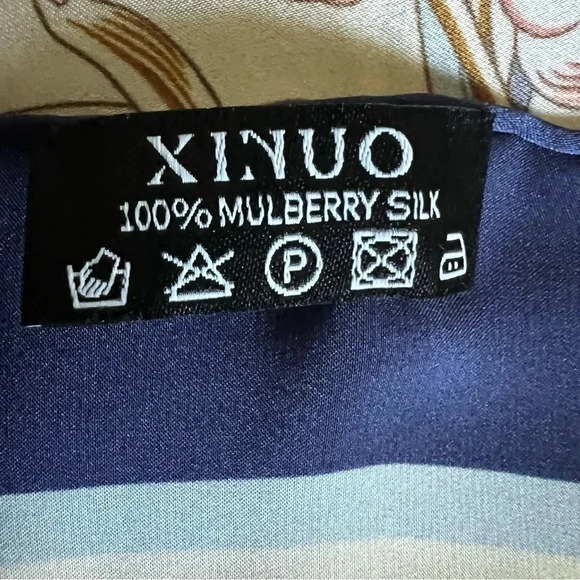 Xinuo‎ 100% Mulberry Silk Blue Floral Scarf - Picture 6 of 6